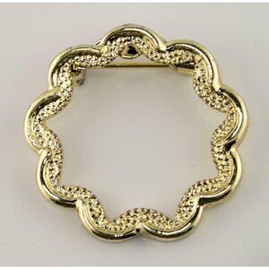 Vintage Gerry's Gold Tone Open Wreath Circle Brooch Scarf Lapel Pin 1.25"